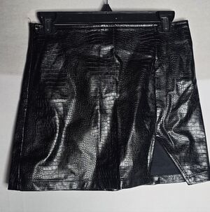NWT The Kript Faux Croc Black Mini Skirt w/Slit Size Medium